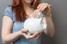 Economie d'argent dans une tirelire